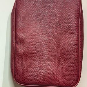 Estée Lauder Red Textured cosmétic bag